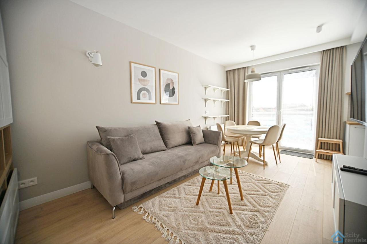Beige 3City Apartment With Parking In Gdansk By Noclegi Renters Bagian luar foto