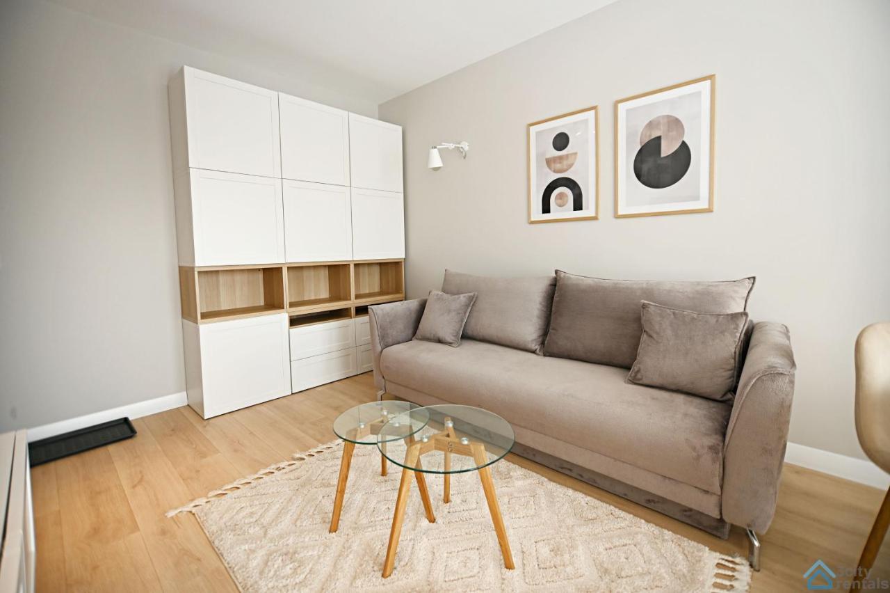 Beige 3City Apartment With Parking In Gdansk By Noclegi Renters Bagian luar foto