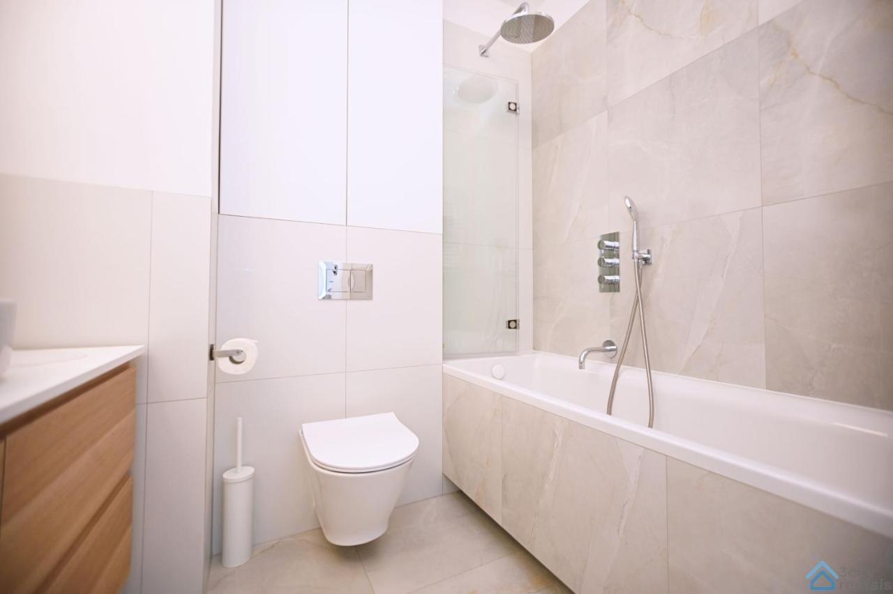 Beige 3City Apartment With Parking In Gdansk By Noclegi Renters Bagian luar foto