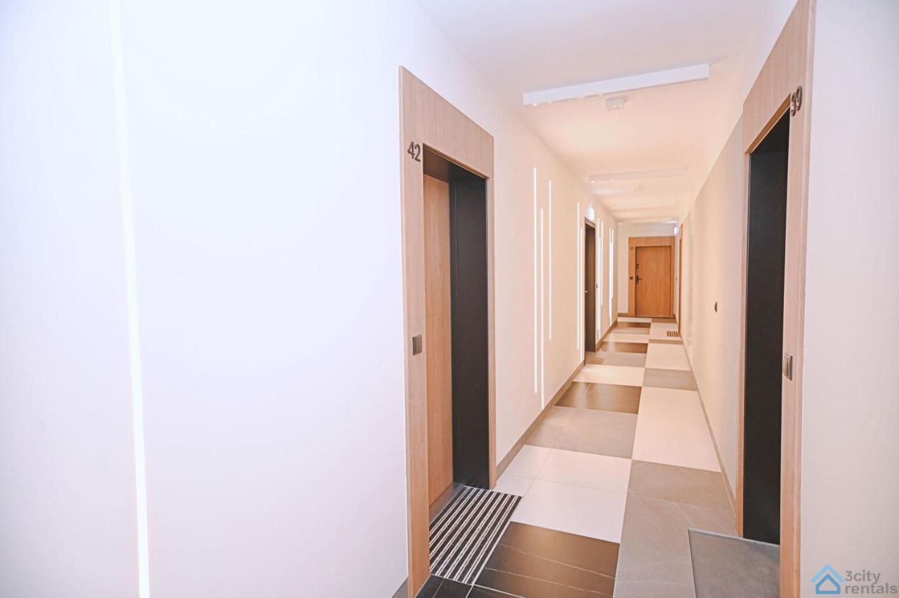 Beige 3City Apartment With Parking In Gdansk By Noclegi Renters Bagian luar foto