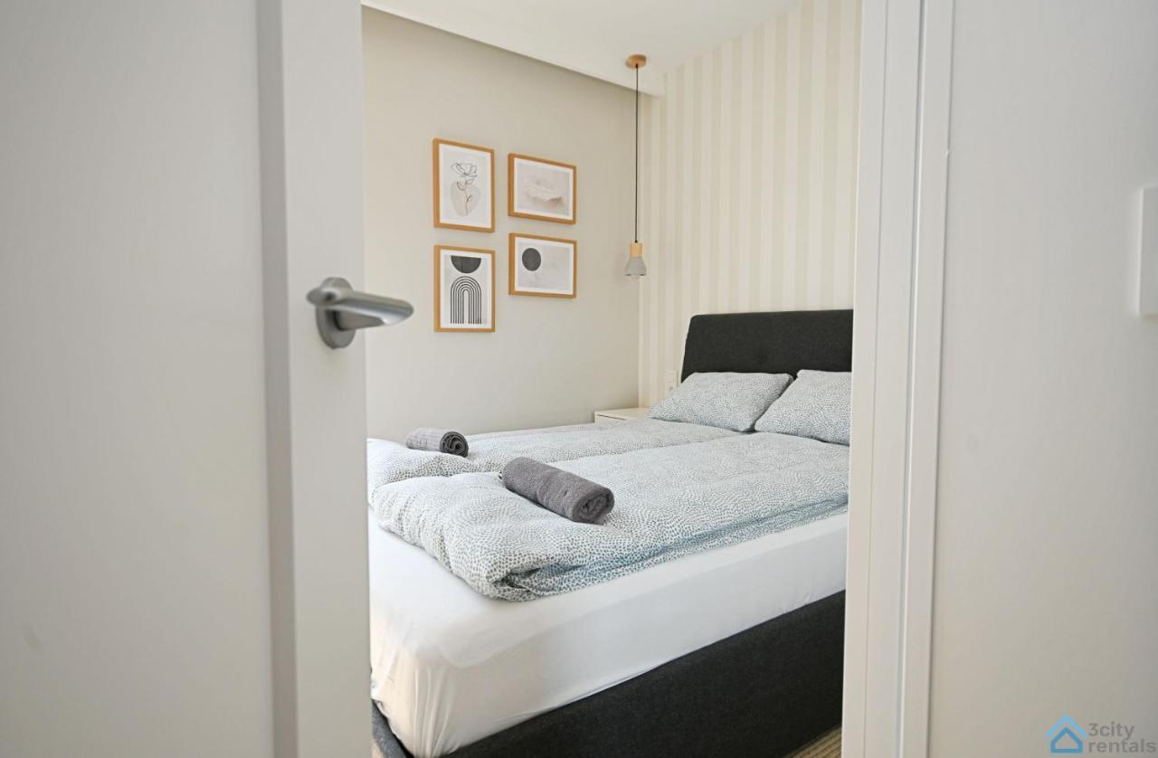 Beige 3City Apartment With Parking In Gdansk By Noclegi Renters Bagian luar foto